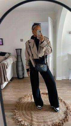 Staff Party Outfit Casual, St Vincent Outfit, Aesthetic Dressing Ideas, Spring Outfits Basic, Casual Meal Outfit, November Outfits 2023, Trench Coat Style Women, Style Inspiration 2024, Cold Spring Outfits 2024