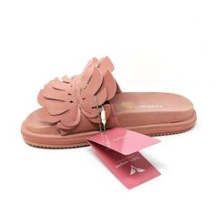 New Farm Rio Womens 9 Monstera Leaf Anatomic Slides Sandals Blush Pink Tropical New With Tags / No Box Women's Size 9 (Us) / 40 (Eu) -Item In Photos Is Exact Item You Are Purchasing. -Offers Welcome; Bundle 2 Or More Items And Receive A Bundle Discount. -Packaged With Care And Will Ship Asap. Pink Slippers With Removable Insole For Summer, Pink Cushioned Slippers For Spring, Pink Synthetic Sandals With Textured Footbed, Pink Beach Slippers With Removable Insole, Pink Slippers With Removable Insole For Beach, Pink Flat Sandals With Textured Footbed, Pink Flat Slides With Removable Insole, Pink Flat Slides With Textured Footbed, Pink Flat-heel Synthetic Slippers