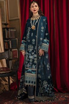 Velvet Dress Designs Pakistani, Pakistani Velvet Dresses, Pakistani Velvet Suits, Velvet Dupatta, Pakistani Formal Dresses, Velvet Dress Designs, Velvet Sleeve, Unstitched Dress Material, Salwar Kamiz