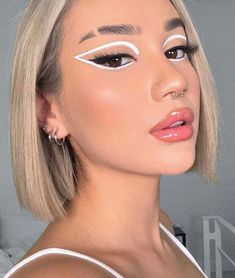 White Eyeliner Makeup, Hot Makeup, Eye Makeup Designs, Winter Makeup, Edgy Makeup, Makeup Eye Looks