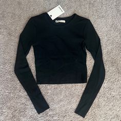 Pull&Bear Black Long Sleeve Crop Shirt Made In Bangladesh Size: Small 95% Cotton 5% Elastane Black Crop Top For Winter, Black Crew Neck Winter Crop Top, Black Crew Neck Crop Top For Winter, Black Long Sleeve Cotton Crop Top, Casual Black Long Sleeve Crop Top, Trendy Long Sleeve Black Top, Casual Black Crop Top For Winter, Trendy Black Long Sleeve Top, Basic Black Tops For Fall