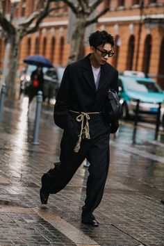 China Street Fashion Men, Shanghai Street Fashion, Shanghai Street Style, Mens Street Style Winter, Korean Street Fashion Men, Mens Fashion Week Street Style, China Street Fashion, San Myshuno, Classy Street Style