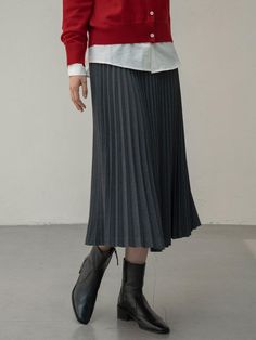 This Wool Blend Pleated Skirt showcases a refined and sophisticated style with its neatly held accordion pleats and excellent drape fabric, exuding feminine mood.- Long length that makes your outfit stylish- Subtle sheen beautifully expressed with movement- Versatile item that can be styled with any top* The actual color of the product is the most similar to the product cut. Elegant Gray Fitted Maxi Skirt, Elegant Fitted Gray Maxi Skirt, Fitted Gray Pleated Skirt, Elegant Long Gray Skirt, Elegant Gray Lined Skirt Bottoms, Elegant Gray Lined Skirt, Elegant Gray Pleated Skirt, Elegant Gray Skirt For Spring, Fitted Pleated Skirt With Accordion Pleats