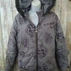 Aloha I Have A Beautiful Htf Rare In Size Fox Zip Up Jacket With Zippered Pockets & Removable Fur Hood In Womens Xl, This Is Like A Puffer Jacket Style But Not Thick Or Heavy, Cool Material Grey & Black Excellence Condition No Stains Or Rips, Just Zipper Pull Shown In 9th Photo Is Lil Tarnished... Comes From A Smoke & Pet Free Home Also Comes With A Free Goodie From Hawaii! Bundle & Save On Shipping Also If You See Anything Else In My Closet Lmk I Make A Bundle.... Any Questions Pls Ask Before P Puffer Jacket Style, Fur Hood, Black Excellence, Zip Up Jacket, Jacket Style, Puffer Jacket, Hawaii, Zip Ups, Puffer