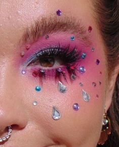 Chappell Roan Eye Makeup, Chappell Roan Purple, Drag Inspired Outfit, Hoco 2024, Bachelorette Inspo, Chappel Roan, Queen Makeup