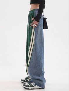 Moda Denim, Skirt And Sneakers, Green Pants, Athletic Fashion, Casual Look, Womens Sweatpants, Denim Fashion