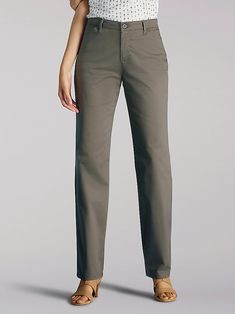 Women's straight-leg pants have long been a staple in workplace wardrobes but now, they're fast becoming a mainstay of women's everyday style. With a thoughtful redesign that encompasses both style and comfort, Lee straight-leg pants are now better than ever.These Lee relaxed fit pants come in a variety of colors and prints while accommodating a broad size range. And best of all, they can be dressed up or dressed down for almost any occasion. Pair these Lee women's pants with a classic button-down top or sweater, and complete your outfit with a skinny heel or sleek dress boot to create a look that can easily transition from the office into the evening.Clean, sleek lines lend to a flattering hourglass silhouette that drapes softly from the waist down. Belt loops adorn the waistline, enablin Women's Straight Leg Pants, New Business Casual Women, Comfortable Professional Outfits Women, Casual Fall Pants, Womens Pull On Pants, Women’s Khaki Pants, Women’s Work Pants, Straight Leg Pants With Pockets, Women’s Dress Pants