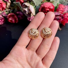 Featuring a pair of pearl studs made in 22ct gold with the traditional indian jadau technique. The studs weigh 6.08 GMs Creating an understatedly beautiful look, these earrings are perfect for everyday wear and special occasions. Price Breakup Summary Component Rupees % of Total 22k Gold 28,877 76.5% Stones & Beads 2,588 6.9% Making Charges 5,198 13.8% Taxes (GST) 1,100 3.0% Total 37,762 100.0% View Detailed Price Breakup Elegant 22k Yellow Gold Pearl Earrings, Exquisite Gold Clip-on Earrings, Elegant Kundan Pearl Earrings, Elegant 22k Gold Bridal Earrings For Anniversary, Elegant Meenakari Chandbali Pearl Earrings, Gold Bridal Earrings With Rose Cut Diamonds, Formal Festive Round Pearl Earrings, Elegant Rose Gold Earrings For Festive Occasions, Festive Formal Pearl Earrings