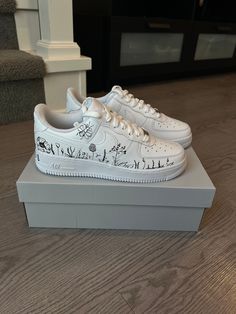 Hand painted Air Force 1's. This design is gender-neutral and fits every occasion.  This design is one of my favorites; however, I can design the exact shoe you're looking for upon request in any size (please message). Whether you're treating yourself or looking for a personalized gift, these one-of-a-kind sneakers will definitely turn heads and elevate your streetwear style. This design can be painted onto any size of your choice upon purchasing. When ordering, please let me know which size you'd like! Simple Custom Air Force 1, Personalized Air Force 1, Nike Shoe Design Ideas, Painted Air Force 1, Sneakers Black And White, Air Force 1 Sneakers, Custom Painted Shoes, White Floral Design, Custom Air Force 1