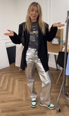 Silver Pants Outfit, Metallic Pants Outfit, Jeans Fall Outfit, Saturday Night Outfit, Silver Pants, Metallic Pants, Autumn Outfit, Silver Jeans, Outfit Inspo Fall