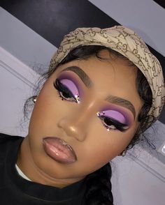 Purple Lipstick Makeup Black Women, Lavender And Gold Makeup, Pink Purple Makeup Looks, Purple Cut Crease Eyeshadow, Purple Glam Makeup, Lavender Makeup Looks, Baddie Face, Purple Lipstick Makeup, Purple Makeup Looks