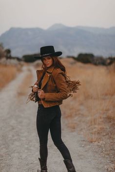 Western Chic Fashion, Outfit Botas, Urban Cowgirl, Cowgirl Style Outfits, Create Business, Cowgirl Aesthetic