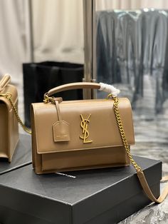 Size: 25cm*18cm*5cm It comes with Dust box, Care manual, Tag, and Paper bag. Yves Saint Laurent Bags, Saint Laurent Bag, Branded Handbags, Luxury Accessories, Christmas Sale, Grade 1, Exclusive Collection, Travel Luggage, Satchel Bags