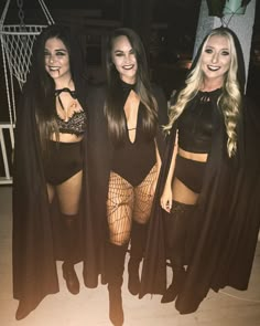 Vampire costume Badass Halloween Costumes, Halloween Tights, Vampire Halloween Costume, Halloween Coustumes, Holloween Costume, Cute Couple Halloween Costumes, Trendy Halloween Costumes, Vampire Costume, Halloween Costumes Friends