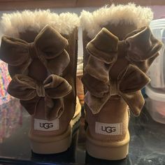 I’ve Never Worn These There Kinda Uncomfortable Because They Still Need To Get Broken In And I’m Not For Sure But I Think It’s Rare To Find These Uggs Fergie Boots, Bow Uggs, Boots Uggs, Pearl Boots, Cute Uggs, Uggs With Bows, Pretty Sneakers, Pretty Shoes Sneakers, Girly Shoes