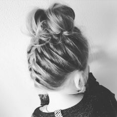 Vlecht met knotje bij m'n meisje. Kids hairstyle braid Hairstyle Braid, Kids Hairstyle, Flower Girl Hairstyles, Crazy Hair Days, Formal Hairstyles, Wedding Hair And Makeup, Crazy Hair, Maid Of Honor, Kids Hairstyles