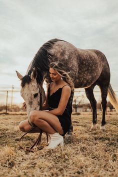 Blonde model in a black romper and white ankle booties as she kneels down next to her horse in a field as the sun sets behind them. Western Horse Photoshoot Ideas, Horse Photo Shoot Ideas, Western Horse Photoshoot, Horse Senior Photos, Western Senior Picture Ideas With Horses, Senior Picture Ideas Horses, Pictures With Horses Photography Ideas, Senior Picture Ideas With Car, Photo With Horse Ideas