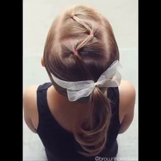 • V I D E O • Quick video on the zig zag elastics that I did yesterday. I did this back in October, but wanted to bump it up. Enjoy recreating! Different Braid Styles, Hair Knots, Easy Toddler Hairstyles, Girls Hairdos, Cute Toddler Hairstyles, Girl Hair Dos, Side Ponytail, Toddler Hairstyles Girl, Hair Knot