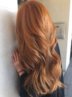 Blonde Bayalage, Red Hairstyles, Wavy Hairstyle, Ginger Hair Color, Hairstyle Idea, Strawberry Blonde Hair, Long Red Hair, Trendy Hair Color, Brown Blonde Hair