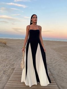 Elegant Black White Contrasting Women Sling Dress Fashion Backless Sleeveless High Waist Maxi Dresses Female Party A-line Robes




 


Measurement In CM



	
		
			
			size

			
			
			S

			
			
			M

			
			
			L

			
		
		
			
			Bust [cm]

			
			
			80

			
			
			84

			
			
			88

			
		
		
			
			Dress Length [cm]

			
			
			122

			
			
			123.5

			
			
			125 High Waist Maxi Dress, Maxi Vestidos, Tank Dresses, Backless Maxi Dresses, Sling Dress, Vestidos Vintage, White Maxi, Dress Elegant, White Maxi Dresses