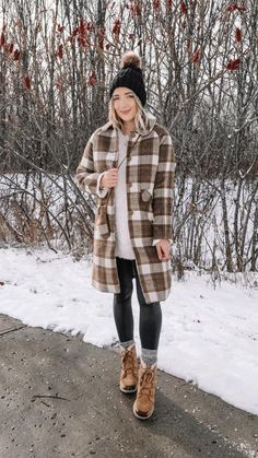 Work Outfits Women Winter Office Style, Mountain Fashion, Winter Maternity Outfits, Sorel Snow Boots, Winter Boots Outfits, Booties Outfit, Winter Travel Outfit, Nail Art Trends