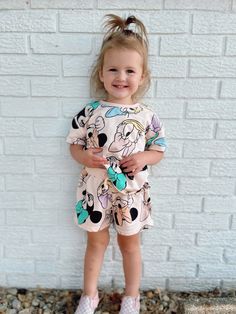 Disney Outfits Kids Girls Ideas, Toddler Girl Disneyland Outfit, Disney World Toddler Outfits, Disney Outfits Girls Kids, Toddler Disney Outfit Girl, Disney Outfits Toddler Girl, Toddler Girl Disney Outfit, Toddler Summer Outfits Girl