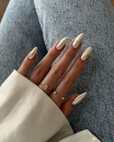 Ongles Beiges, Champagne Nails, White Chrome Nails, Pearl Nails, Nature Tattoos, Chrome Nails