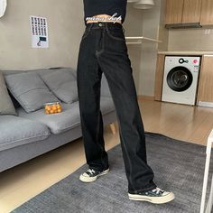 Black Jeans Korean, Wide Leg Black Jeans, Black Wide Leg Jeans, Jeans Korean, Mom Denim, Streetwear Mode, Moda Jeans, Y2k Aesthetic Outfits, Jeans Fabric