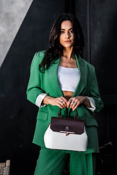 Introducing the Sophia — the ultimate accessory to match your Execuluxe. This gorgeous purse is both versatile and stylish, making it a must-have for anyone looking to elevate their fashion game. With a variety of colors available, you can find the perfect Sophia purse to match any outfit. Versatile design Stylish and eye-catching Matches your Execuluxe Available in a variety of colors to match any outfit The Sophia purse is the perfect complement to your Execuluxe bag. This adorable purse is so Executive Women, Executive Woman, French Rose, Classic Chic, Stylish Bag, Luxury Accessories, Modern Elegance, Leather Purse, Pretty Face