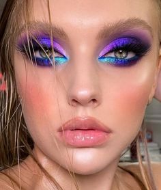 Makeup Blue Eyeshadow, Purple Makeup Looks, Eyeshadow Blue, Tutorial Eyeshadow, Eyeshadow Ideas, Beautiful Lifestyle, Makeup Steps, Rave Makeup, Makeup Tutorial Eyeshadow