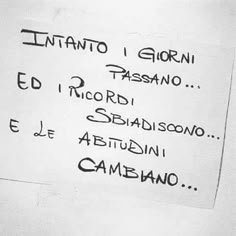 a piece of paper with writing on it that reads italian i gorni passanoo