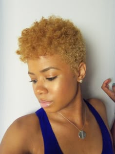 I want this hair cut Short Natural Styles, Twa Hairstyles, Chocolate Hair, Pelo Afro, Beautiful Natural Hair