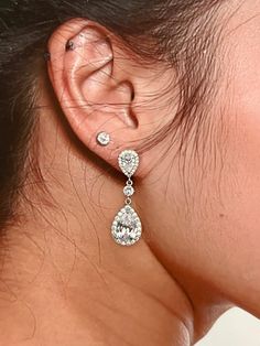 Bridal Earrings Earrings Quinceanera, Quinceanera Accessories, Swarovski Tiara, Wedding Bridal Hair, Wedding Headpieces, Beautiful Tiaras, Classic Earrings, Crystal Crown, Headpiece Wedding