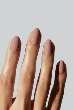 Pink Beige Nail Polish Ongles Beiges, Vacation Nails Beach, Vacation Nails, Pink Nail, Neutral Nails, Minimalist Nails, Manicure Y Pedicure, Classy Nails, Chic Nails