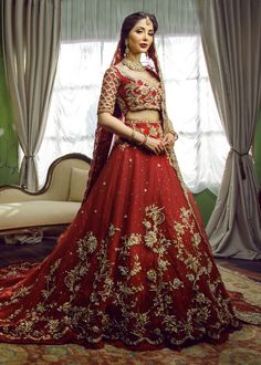 Indian Lehenga Choli Red Wedding Gowns, Baju Kahwin, Indian Wedding Dresses, Wedding Gowns Online, Red Bridal Dress, Wedding Dresses Uk, Bridal Lehenga Collection, Indian Bridal Lehenga, Bridal Lehenga Red