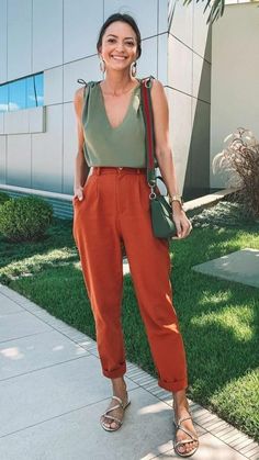 Patterned Blouse Outfit Work, Restaurant Manager Outfit Women Summer, Bold Work Outfits Women, Rust Linen Pants Outfit, Bright Colors Outfit Ideas, Colorful Summer Fashion, Modern Retro Fashion, Look Working Girl, Color Blocking Outfits