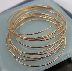 Simple Gold Bangle, Unique Bangle, Neck Pieces Jewelry, Hammered Bangles, Gold Bangle Set, Gold Earrings Wedding, Simple Bangle