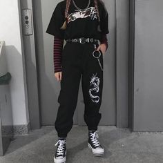 Alternative Winter Outfits, Belt Layering, Gothic Mode, Mode Chanel, Goth Outfit, Grunge Outfit