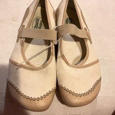 Brand New. Never Worn. Earth Shoes. Tan Vegan Leather And Cream Canvas Size 9. Vegan Leather Comfortable Beige Round Toe Flats, Beige Low-top Cushioned Flats, Beige Cushioned Low-top Flats, Comfortable Cream Slip-on Flats, Comfortable Cream Flats With Round Toe, Casual Cream Flats With Cushioned Footbed, Earth Shoes, New Earth, Shoes Brand