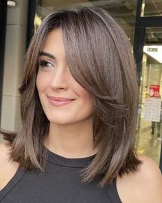 Hair At Collar Bone Haircuts, Priyanka Haircut, Medium Bob Layers, Womens Medium Length Haircut, Chubby Face Haircuts Double Chin, Short Brown Haircuts, Bangs With Medium Hair, Hairstyles For Layered Hair, Shoulder Length Hair Cuts