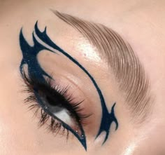 Design Eyeliner, Thanksgiving Makeup Look, Eyeliner Design, Winter Makeup Looks, Eyeliner Types, Thanksgiving Makeup, Punk Makeup