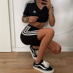 Kim Duong | Germany-Stuttgart on Instagram: “When ur trying to look sporty without doing any sports” Celebrity Style Icons, Skate Girl, Cozy Outfit, Grunge Fashion, Black Outfit, Black Adidas, Style Icons, To Look, Celebrity Style