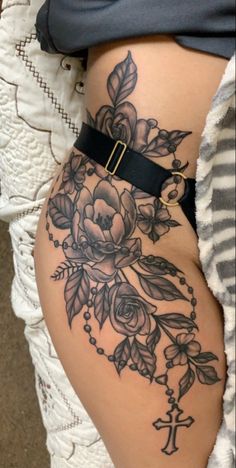 Big Leg Tattoos For Women, Large Hip Tattoos Women, Hip Tattoos For Women, Female Tattoo Ideas, Hip Tattoo Designs, Side Thigh Tattoos, Cute Thigh Tattoos, Unique Tattoos For Women, Hip Thigh Tattoos