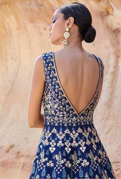 Pichhwai Collection, Gown Back Neck Design Indian, Gown Back Neck Design, Couture Stores, Grey Lengha, Reception Lehengas, Gorgeous Lehengas, Back Neck Design, Reception Gowns