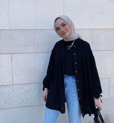 Hijabi College Outfits Summer, Hejap Style Outfit, Hijabi Shirt Outfit, Hijab Shirt Outfit, Black Hijabi Outfits, Hijabi College Outfits, Hijab Fashion Black, Hijabi Outfits Casual Summer, Black Outfit Hijab