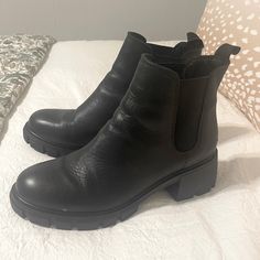 Size 10. Worn Only A Few Times. Soles Of Shoes Look Brand New. Original Box Not Include Shoes Steve Madden, Black Chelsea Boots, Chelsea Boot, Steve Madden Shoes, Steve Madden, Chelsea Boots, Bootie Boots, Original Box, Chelsea