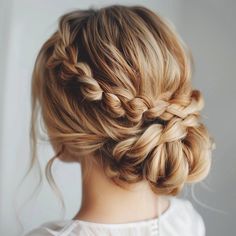 Look professional with these braided updo hairstyles. Perfect for the office and meetings. Save this pin for professional hair ideas! #Braids #Updo #ProfessionalStyles Updo Brown Hair, Braided Wedding Updo, Wedding Updo With Veil, Hair Ideas Braids, Braided Updo Hairstyles, Crown Updo, Braids Updo, Updo Braids, Bride Updo