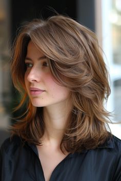 Layered haircuts for medium length thin hair are a fantastic way to add volume to your hairstyle. Layering Haircut For Medium Hair, Haircuts To Give Volume Long Hair, Medium Size Hairstyles, Best Haircuts For Volume, Medium To Short Layered Haircuts, Hair Styles Layers Medium, Haircut Inspo Short Layered, Medium Volume Haircut, Shoulder Length Hair Volume