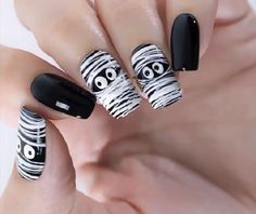 Easy Spooky Nail Designs, Mummy Nails, Nails Details, Spider Gel, Halloween Nails Diy, Spa Lounge, Halloween Nails Easy