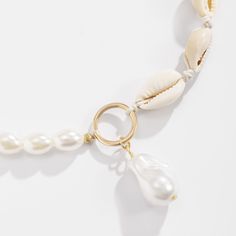 Material: Pearl + Shell + Alloy Length: 35+7cm This Beach Resort Style Baroque Shaped Pearl Necklace is the perfect summer accessory, featuring a sea motif, baroque-shaped artificial pearls, and shell clavicle chain. Crafted with care, this necklace is the perfect choice for a beach getaway. Cowrie Shell Necklace, Pearl Beach, Shell Choker, Sea Lover, Baroque Pearl Necklace, Pearl Choker Necklace, Gold Choker Necklace, White Necklace, Shell Necklace